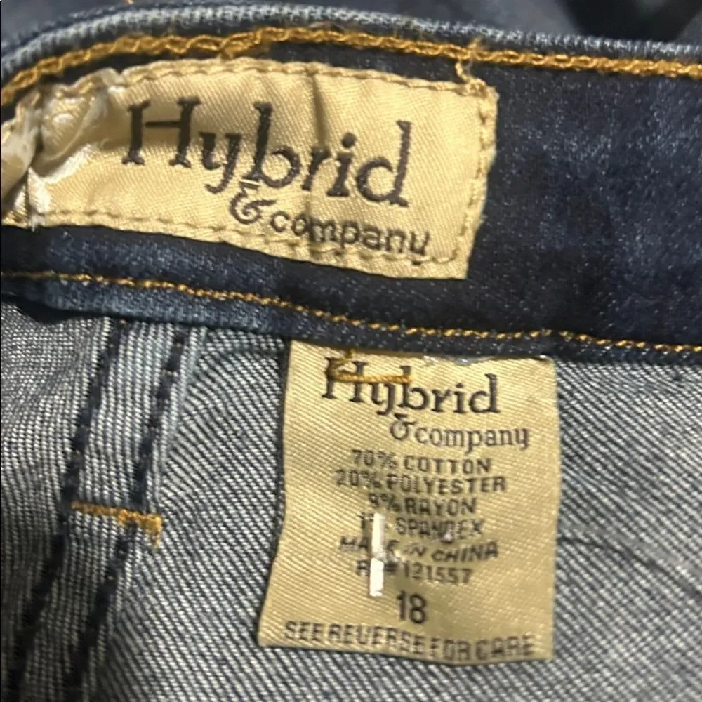 Hybrid & Company distressed capri's jean, size 18